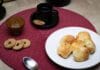 Kajmak z mleka i cukru krok po kroku. Jak zrobić domowy dulce de leche bez puszki Kawa, pão de queijo i kajmak na stole w São Paulo