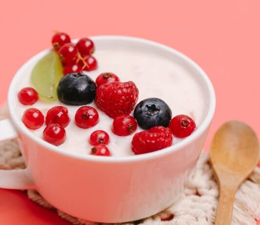 Nabiał po antybiotyku: kiedy zacząć jeść jogurty i kefir, by nie osłabić leku? Nabiał po antybiotyku: kiedy zacząć jeść jogurty i kefir, by nie osłabić leku?